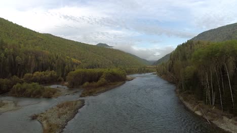 Nebliger-Sibirischer-Fluss
