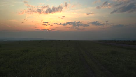 Reise-Zur-Untergehenden-Sonne