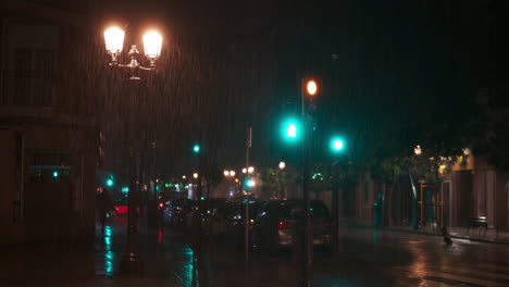 Lluvia-Torrencial-En-La-Ciudad-Por-La-Noche