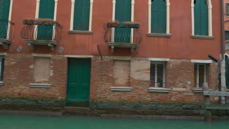 View-of-Venice-with-its-canals-and-vintage-architecture