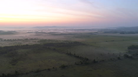 Sonnenaufgang-Im-Nebligen-Tal