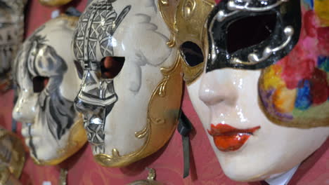 Handgefertigte-Venezianische-Karnevalsmasken-Im-Angebot