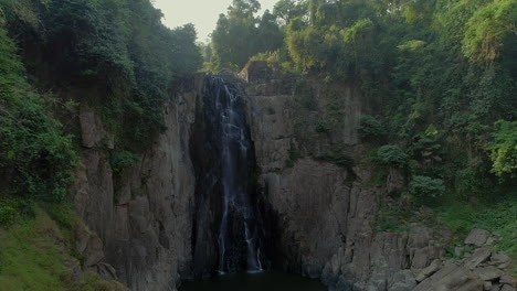 Cascada-En-La-Encantadora-Selva