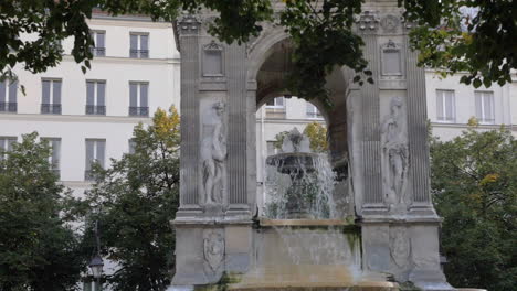 Brunnen-Der-Unschuldigen-In-Paris,-Frankreich