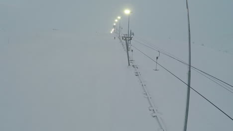 Toma-Aérea-De-Remonte-Y-Farolas