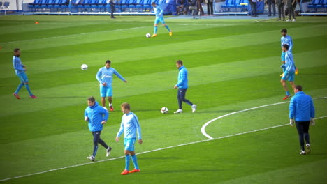 Jugadores-De-Fútbol-Terminando-El-Calentamiento-Antes-Del-Partido.