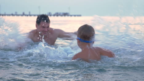 Batalla-De-Agua-Con-Papá