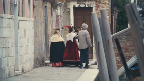 Afrikanischer-Bettler-Auf-Der-Straße-Von-Venedig