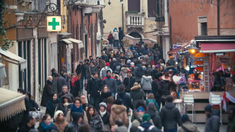 Tourists-walking-along-the-street-with-food-bar