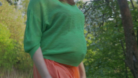 Belly-of-a-Pregnant-Woman