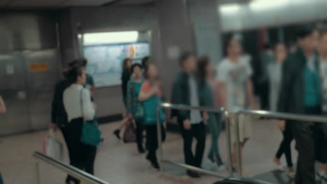 Woman-wearing-face-mask-in-underground