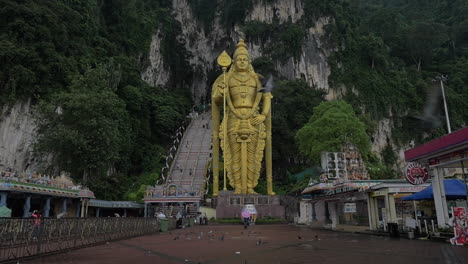 Slow-motion-of-statue-of-Murugan-at-Batu-Caves-Malaysia