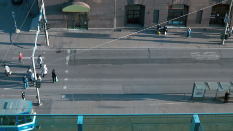 Busy-People-Crossing-The-Street