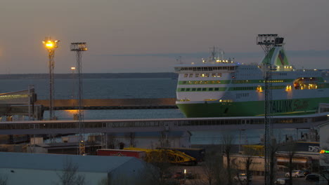 Cruise-liner-mooring-in-twilight