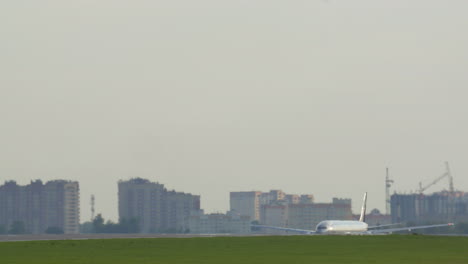 Avión-De-Pasajeros-De-Aeroflot-Despegando.