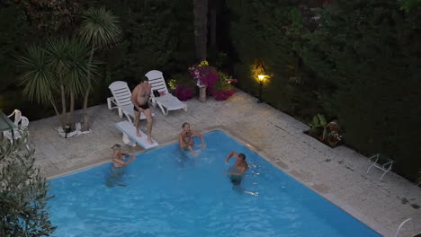Family-in-the-swimming-pool-on-resort