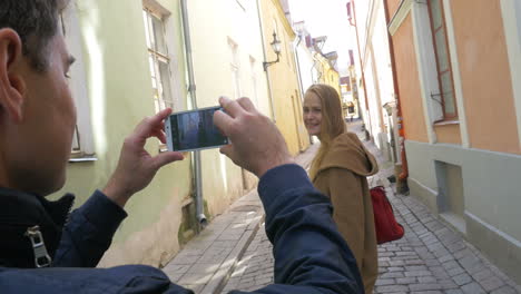 Man-making-photo-of-a-woman-with-cell-phone