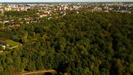 drone-shot-over-the-oak-park-in-Kaunas,-Lithuania,-zooming-out