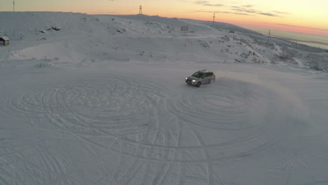 Car-Drift-In-Snow