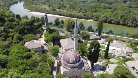 Počitelj-Mosque-by-Neretva-River-view,-Bosnia-and-Herzegovina