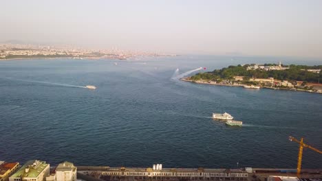 Boats-sailing-in-Bosphorus-Strait-at-sunset,-Istanbul