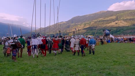 Eine-Szene-Der-Nachstellung-Der-Calvin-Schlacht-Bei-Den-Südtiroler-Mittelalterspielen-2023