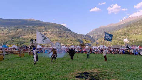 Una-Escena-De-La-Recreación-De-La-Batalla-De-Calvino-En-Los-Juegos-Medievales-Del-Tirol-Del-Sur-2023