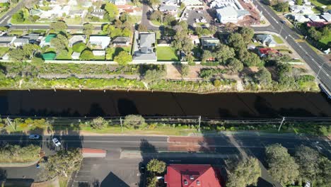 Luftaufnahme-Der-Westaustralischen-Stadt-Busselton-Mit-Wasserkanal