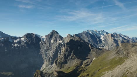 Picos-Breithorn-Y-Wetterlucke-En-El-Valle-De-Hineres-Lauterbrunnen-Desde-Un-Mirador,-Suiza