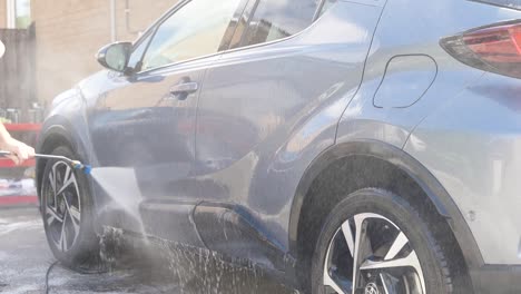 Rinsing-a-blue-silver-car