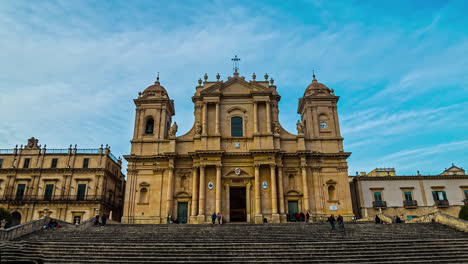 Kathedrale-Der-Kleinstadt-Noto-In-Sizilien,-Zeitrafferansicht