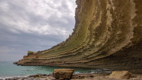 Aussichtspunkt-Hoffried-Mit-Der-überhängenden-Felsformation-Auf-Der-Insel-Malta