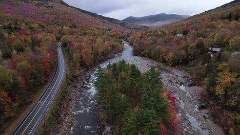 Scenic-Kancamagus-highway-near-Swift-river-during-colorful-fall-forest