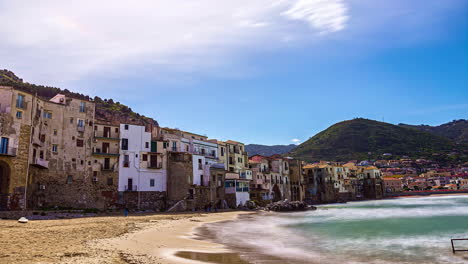 Wunderschöne-Küstenstadt-Der-Insel-Sizilien-In-Italien,-Zeitrafferansicht