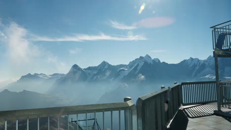Blick-Auf-Die-Gipfel-Breithorn-Und-Wetterlucke-Im-Hinteren-Lauterbrunnental-Von-Einem-Aussichtspunkt-In-Der-Schweiz