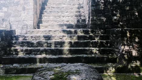 Calakmul-Mexiko-Alte-Antike-Pyramiden-Maya-Ruinen-Neigen-Sich-Nach-Oben