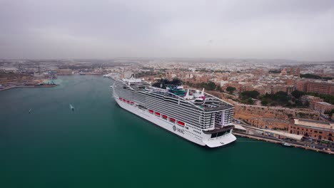 Huge-Cruise-Ship-Docked-in-Grand-Harbour-of-Valletta,-Malta