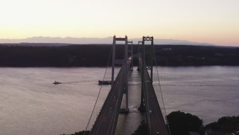 Vista-Panorámica-Del-Puente-Estrecho-De-Tacoma-Al-Atardecer-En-El-Condado-De-Pierce,-Washington,-EE.UU.