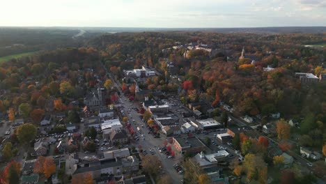 Aerial-ascending-view-of-Granville,-Ohio-and-Denison-University-from-high-altitude