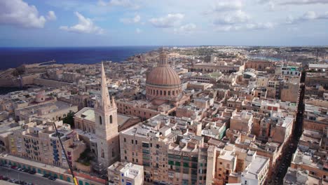 Close-Aerial-of-Basilica-of-Our-Lady-in-Valletta,-Malta
