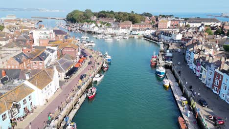 Puerto-De-Weymouth-Dorset-Reino-Unido-Drone,-Imágenes-Aéreas-De-4k-Barcos-De-Pesca-Amarrados