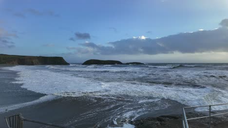Timelapse-winter-waves-and-surf-incoming-tides-in-Annestown-Copper-Coast-Waterford-Ireland-late-evening