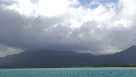 Vista-Pintoresca-De-Strand-Y-El-Océano-índico-Desde-El-Yate-Isla-Mauricio