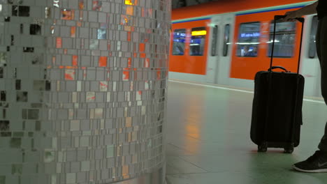 Reisen-Mit-Der-U-Bahn