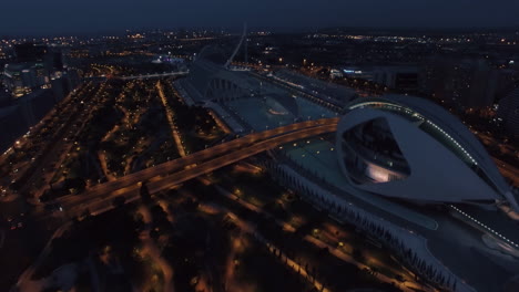 Stadt-Der-Künste-Und-Wissenschaften-In-Valencia-Bei-Nacht-Luftaufnahme