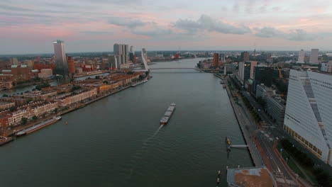 Luftaufnahme-Der-Stadt-Rotterdam-Mit-Fluss