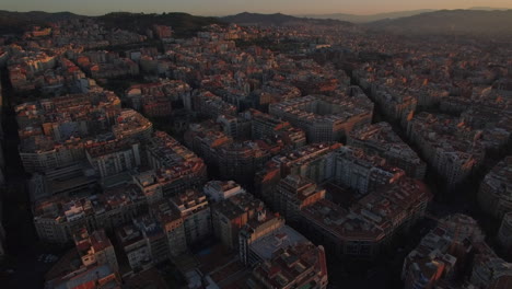 Volando-Sobre-Calles-Y-Casas-De-Barcelona