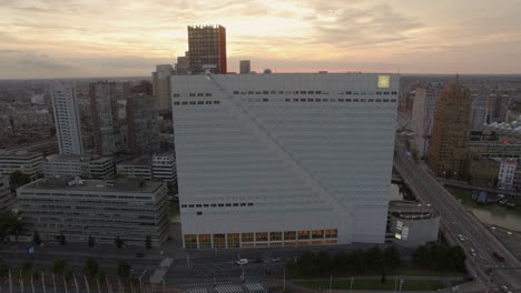 Volando-Sobre-Rotterdam-Y-Sus-Edificios-Singulares-Países-Bajos
