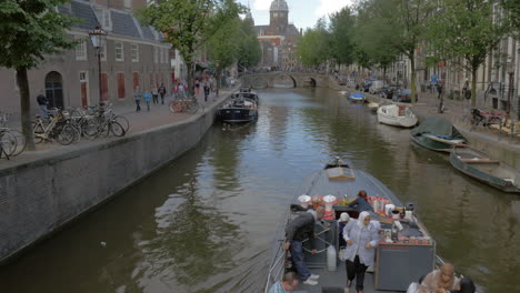 Viajar-En-Amsterdam-En-Barco.