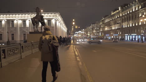 Vista-Nocturna-De-San-Petersburgo-Con-Nevsky-Prospect-Y-El-Puente-Anichkov